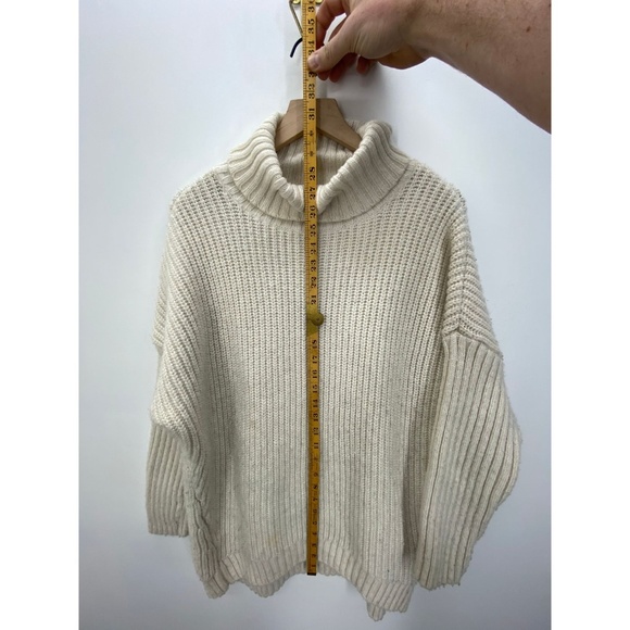 Mtwtfss Weekday Women's Turtle Neck Sweater Size M - Picture 5 of 8